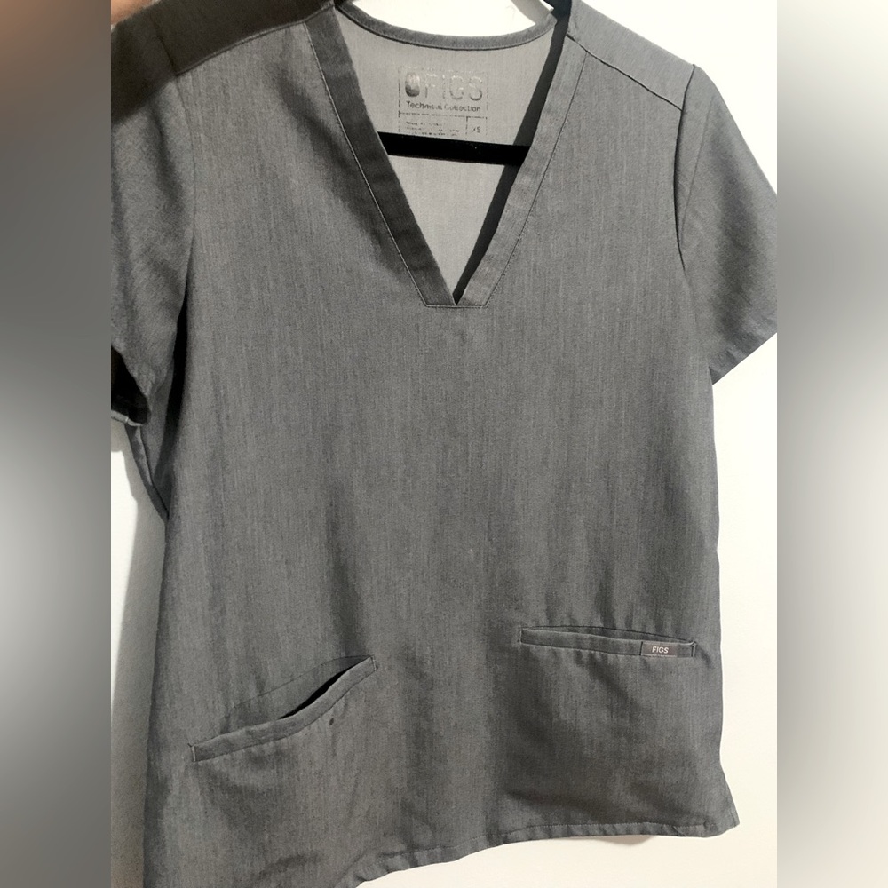 Used Figs Casma scrub top